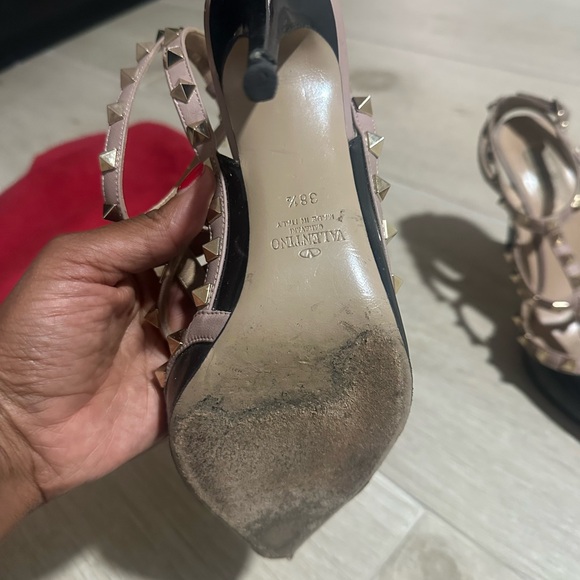 Valentino Garavani Black and Tan Rockstud Heels - Picture 9 of 11